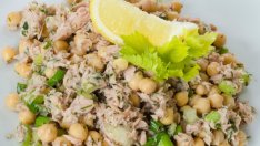 Салата от нахут с риба тон