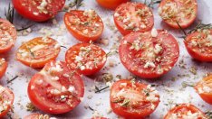 Запечени чери домати с пармезан