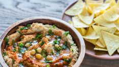 Хумус с бял боб, нахут и сушени домати