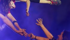 Цинично ли е да даваш идеи за щастие по време на криза?