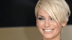 На коя жена й отива къса коса?