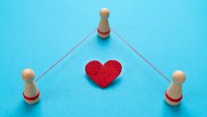 Какво подсказва, че може би сме част от любовен триъгълник, без да знаем?