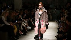Prada показа колекция есен-зима 2017/2018 в Милано (галерия)