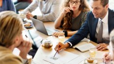 Психологически трикове, с които да привлечете хората към себе си