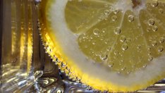 5 причини да пием вода с лимон за здраве