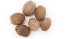 Маска за лице с индийско орехче помага при черни точки