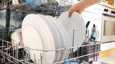 Как да вадим по-чисти съдове от миялната?