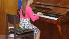 Да обградим малките деца с музика и красота