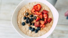 Овесена каша с орехи и канела