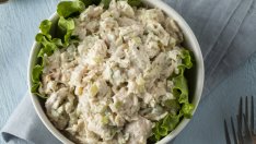 Пилешка салата с майонеза и кашу