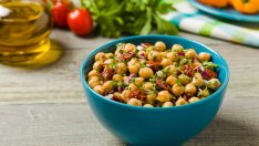 Свежа салата с нахут