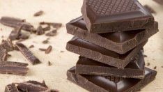 Тъмен шоколад за кожа като коприна