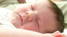 У дома с новороденото бебе