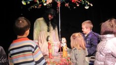 Да заведем децата на театър