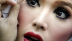 Сплъстени мигли и развален маникюр – как да върнем красивия вид