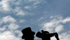 Какво у възрастните жени привлича млади мъже?