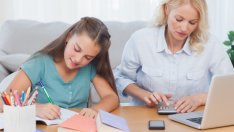 Как да помагаме на децата си в писането на домашни?