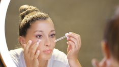 Серум за очи с масло от семена на шипки – при бръчки и торбички