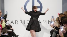 Модел със синдром на Даун дефилира в модно ревю