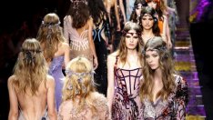 Женственост и красота от Versace за есен-зима 2015 (галерия)