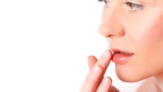 Страхотен домашен балсам за устни