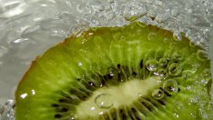 Маска за лице с киви и мак