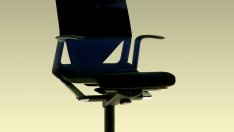 Упражнения със стол, които може да правите и в офиса