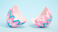 Декорирайте великденските яйца с яйчени черупки