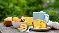 Италиански кекс Ciambella с праскови