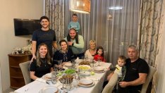 Николина Чакърдъкова празнува с цялото семейство навръх Никулден