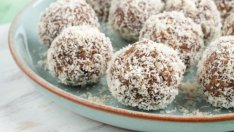 Енергийни топчета с фъстъчено масло и кокос