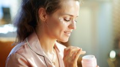 Какво да не нанасяте в зоната на околоочния контур