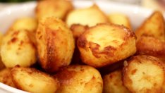 Хрупкави печени картофи с чесън и пармезан 