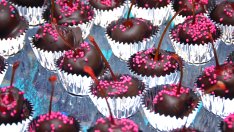 Домашни шоколадови бонбони с череши