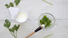 Маска с кисело мляко и магданоз при подпухнали клепачи