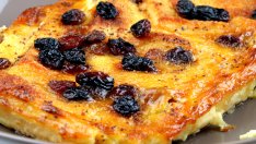 Пудинг с кроасани, ядки и стафиди