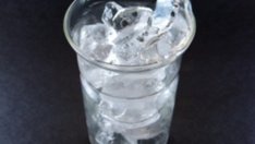 Подмладяващ масаж за лице с кубче лед