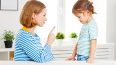 Популярни лъжи, с които родителите заблуждават децата си 