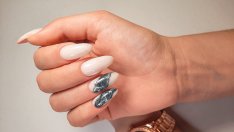 Сребрист блясък в маникюра