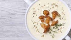 Ароматна френска супа с гъби и лук