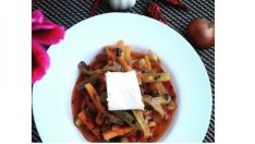 Селска манджа със зеленчуци и сирене