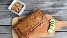 Кекс с тиквички и орехи 