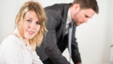 Да се сприятелите ли с шефа във Фейсбук?