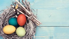 Как да боядисаме яйцата с натурални съставки