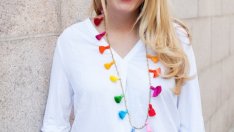 Направете си красив гердан с шарени пискюли