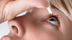 Правилно поставяне на капки за очи