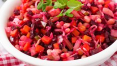 Салата с кисело зеле и боб