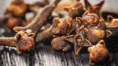 Ползи за здравето от подправката карамфил