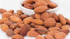 Какво се случва, когато ядете по 4 бадема на ден?