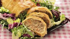 Кайма със зеленчуци в бутертесто